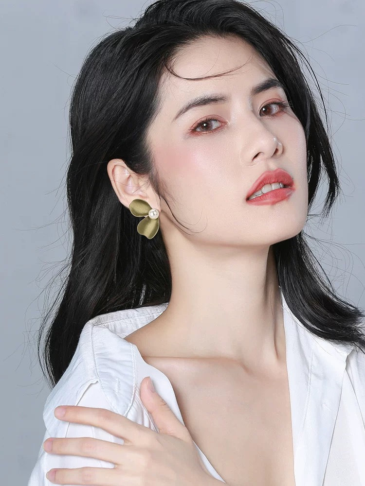 Olive Whisper Pearl Earrings – Minimalist Floral Studs in 925 Silver