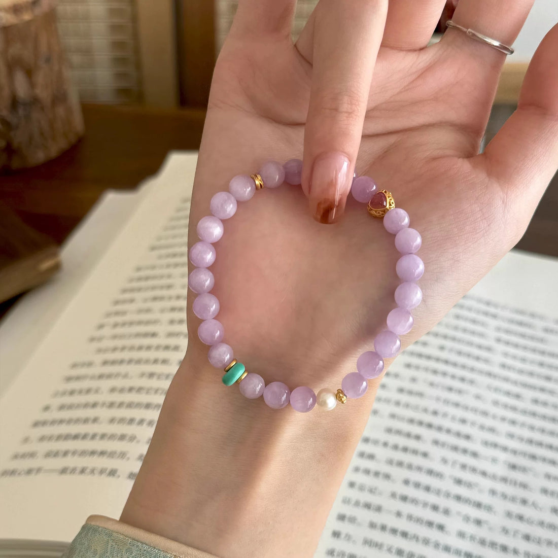 Natural Lavender Jade Bead Bracelet – Elegant Handmade Jewelry with Pearl & Turquoise Accents by Luminora